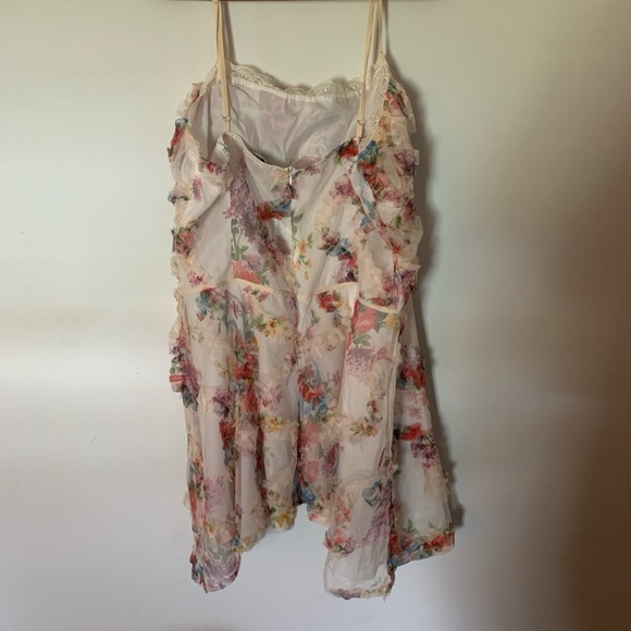 Last Chance Pretty Little Things Floral Textured Ruffle Chiffon Dress Size 16 - Picture 4 of 9